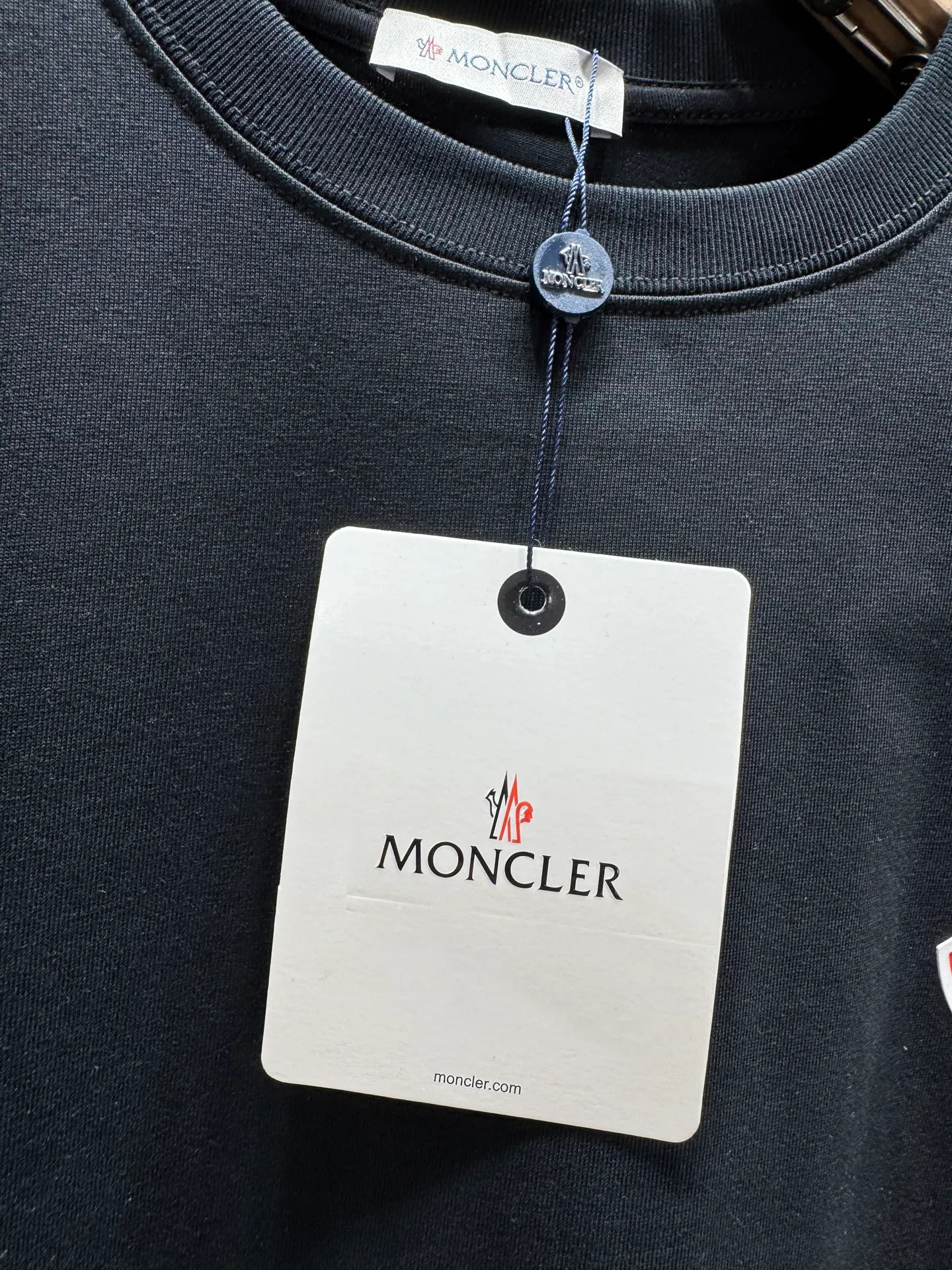 Moncler* ‼️ T ® 🖤Moncler T ， 280g Quality ， Breathable， ! Logo， 。 ， ， 。 ⚠️ ： ⚠️ SG 26278 Same Style 𝐂𝐎𝐋𝐎𝐔𝐑：White Black 𝐒𝐈𝐙𝐄：S-XXl